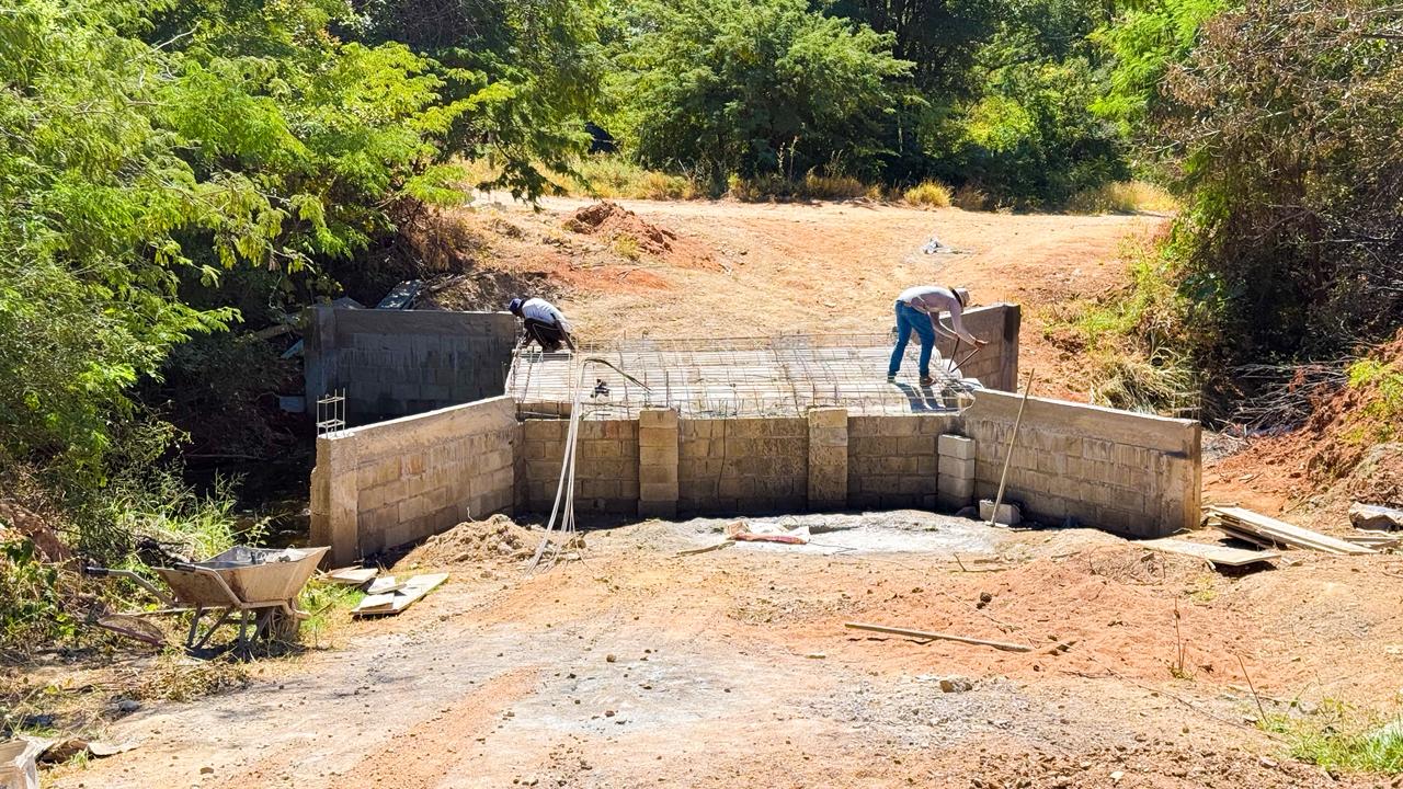 Obras da passagem molhada avançam na comunidade de Poções