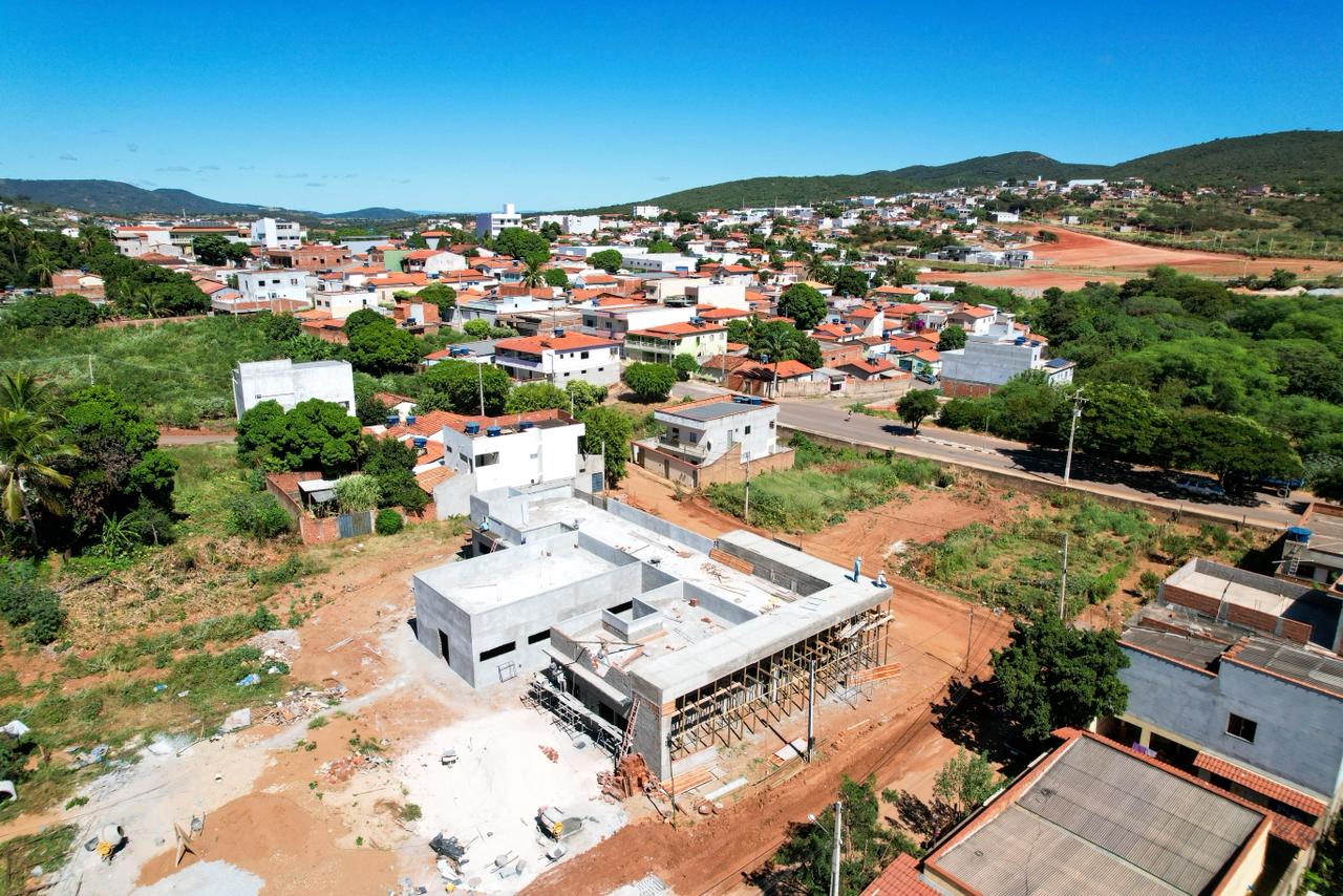 Construção da UBS do Bairro Vermelho avança em Urandi